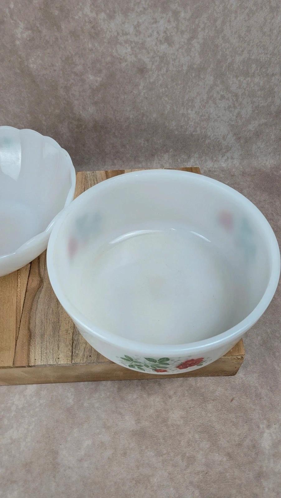 Lot de 2 plats Arcopal motif rose