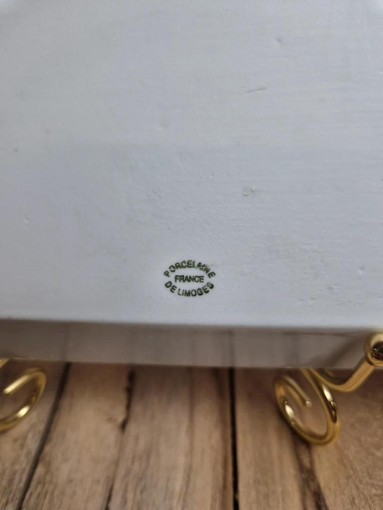 Grand plat à cake Porcelaine de Limoges peint main signé – décor floral