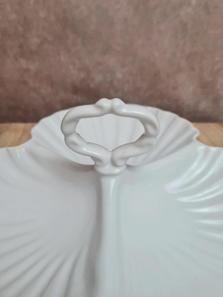 Présentoir ancien 3 compartiments coquille en porcelaine blanche