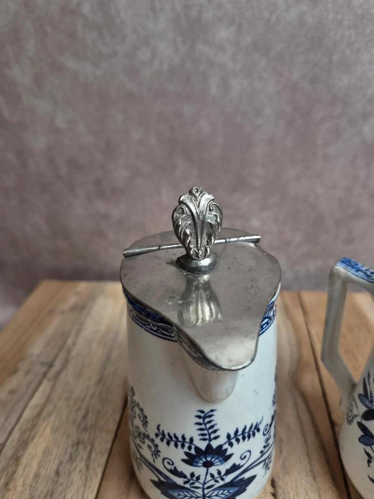 Paire de pots à lait anciens Boch Frères Keramis – modèle Saxe