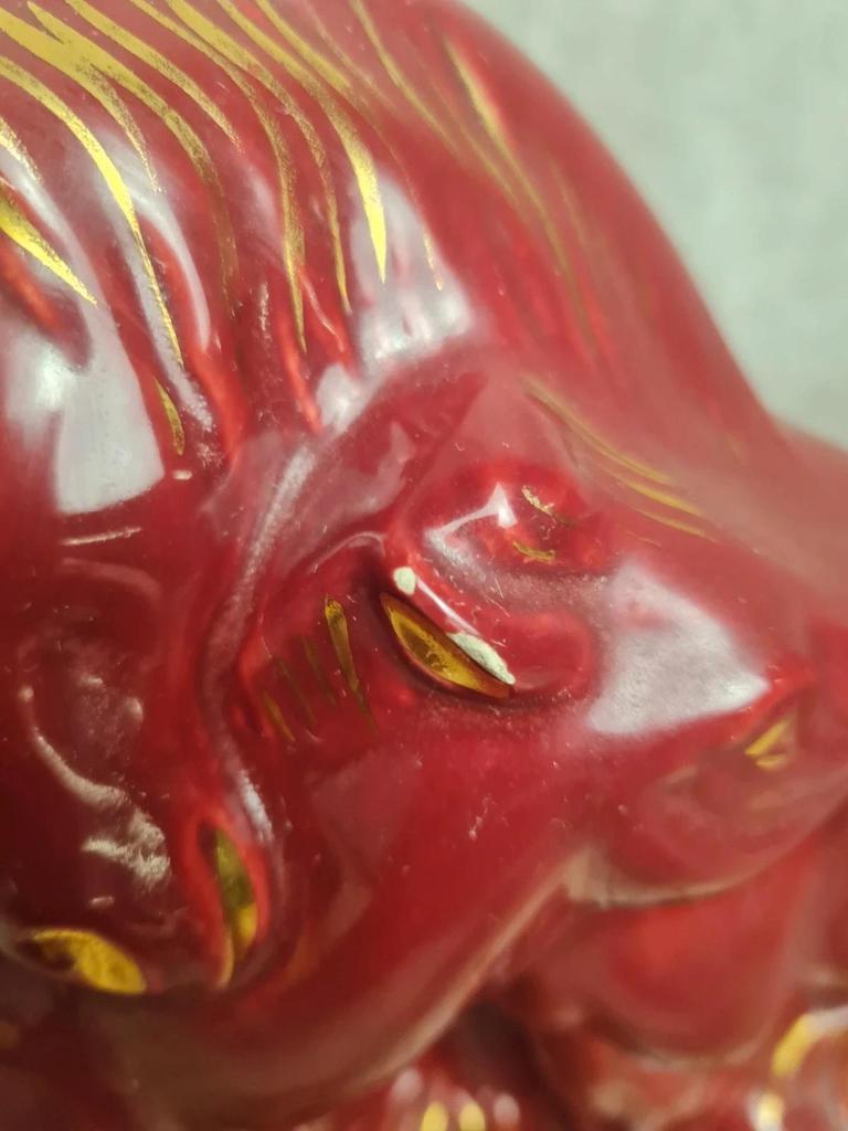 Sculpture vintage jument & poulain signée Jean – céramique rouge et dorure