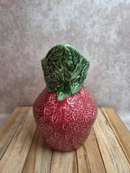 Pichet en barbotine forme fraise – céramique vintage