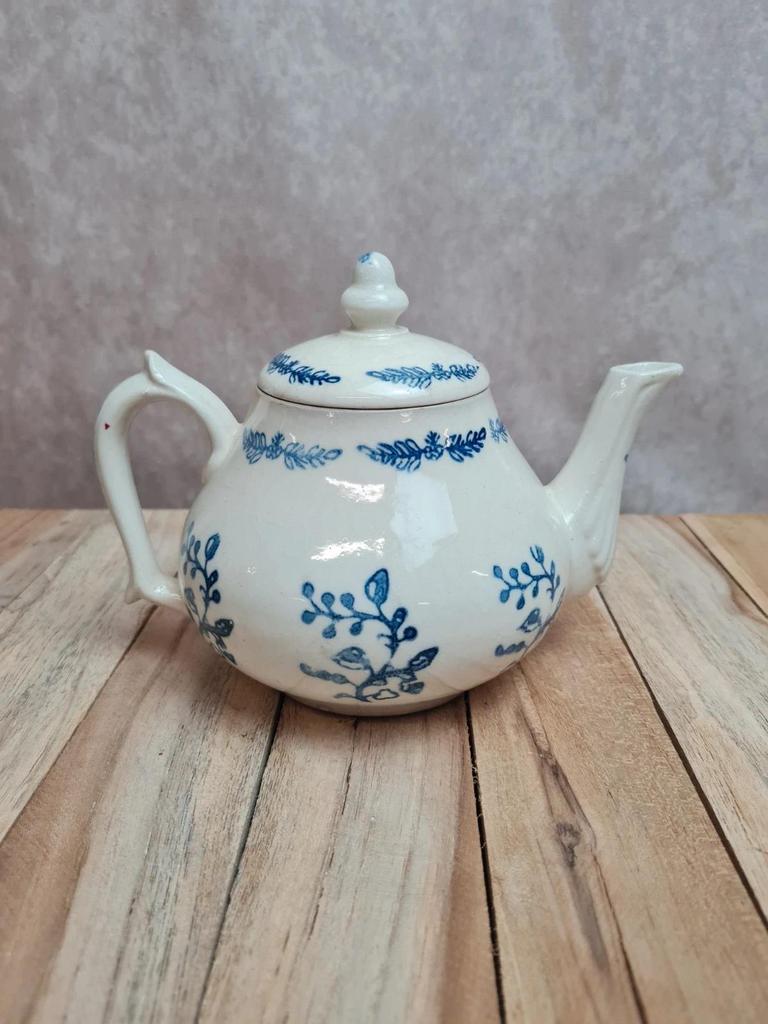 Théière ancienne en grès émaillé décor bleu – esprit Saint-uzé