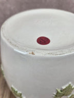 Cache-pot en faïence décor grappes de raisin et feuilles de vigne
