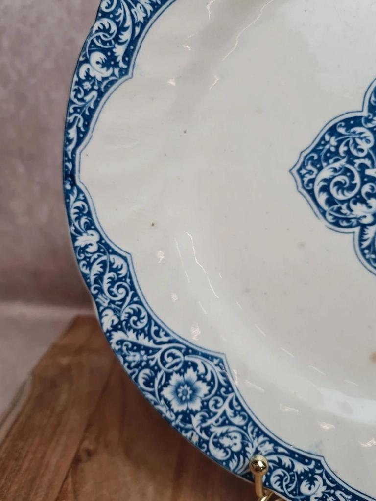 Assiette ancienne Gien Xixe – Grand Dépôt E. Bourgeois Paris – Terre de fer