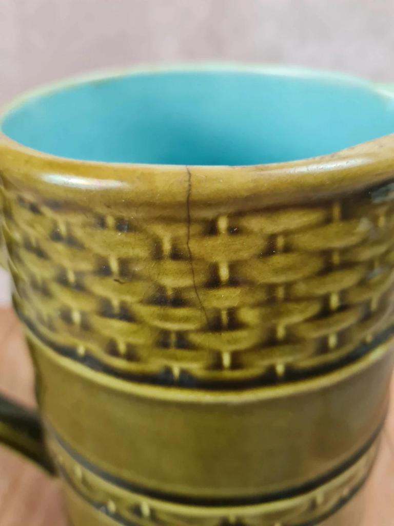 Pichet vintage faïence vert olive & intérieur turquoise – attribué à Onnaing