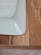 🧼 Ancien porte-peigne ou vide-poches en faïence blanche à décor géométrique noir et ocre