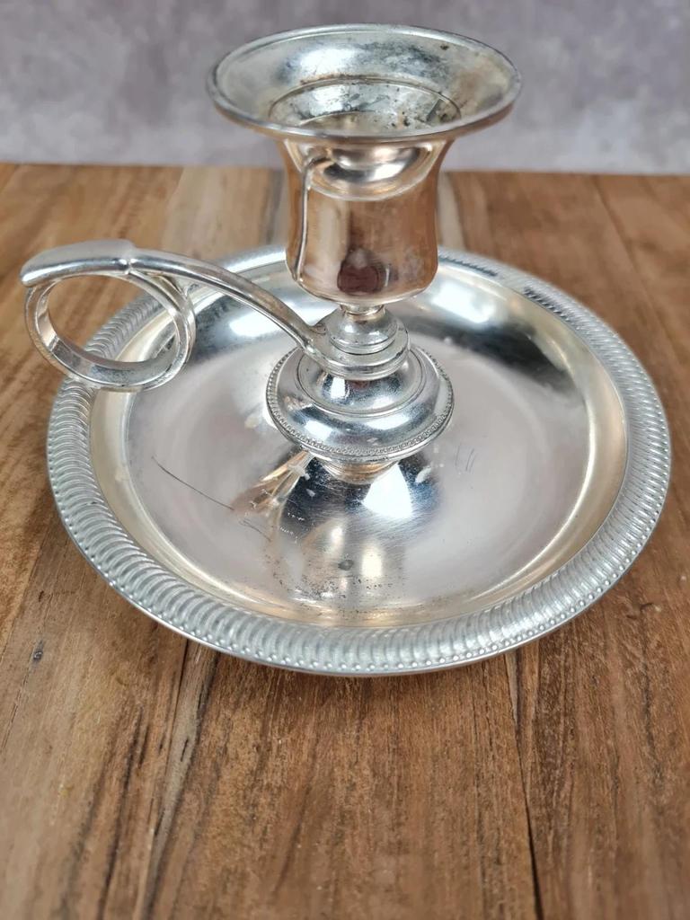 Bougeoir ancien en métal argenté avec sous-coupe