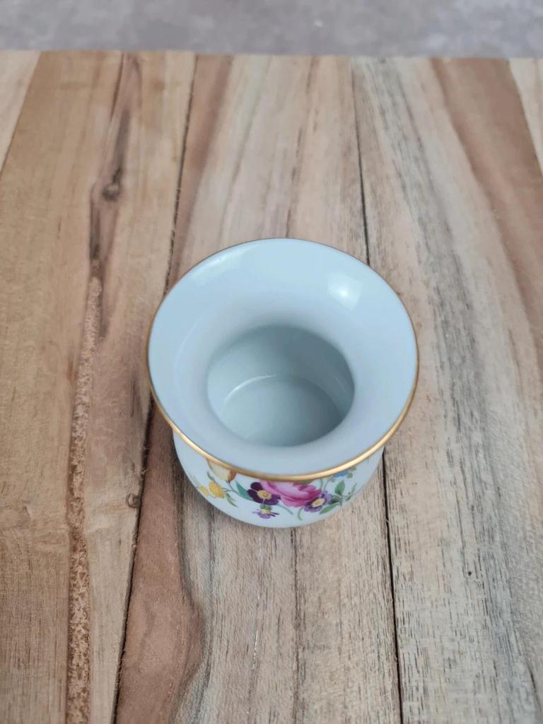 Petit vase miniature en porcelaine Meissen – décor floral & bleu cobalt 🌸