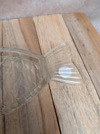 Ramequin ancien en verre moulé forme poisson