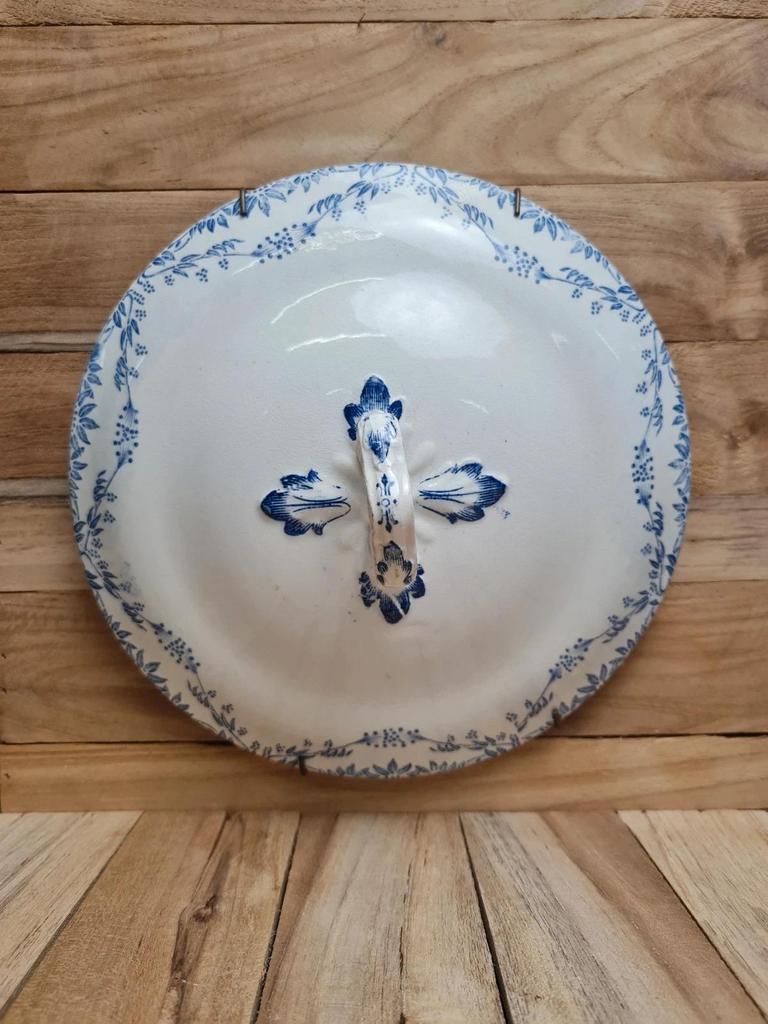 Couvercle de soupière Terre de Fer Creil & Montereau modèle Mireille décor bleu