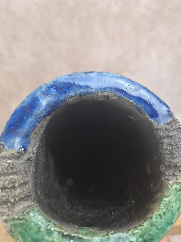 Grand vase d’atelier style raku bleu et vert signé – 30 cm