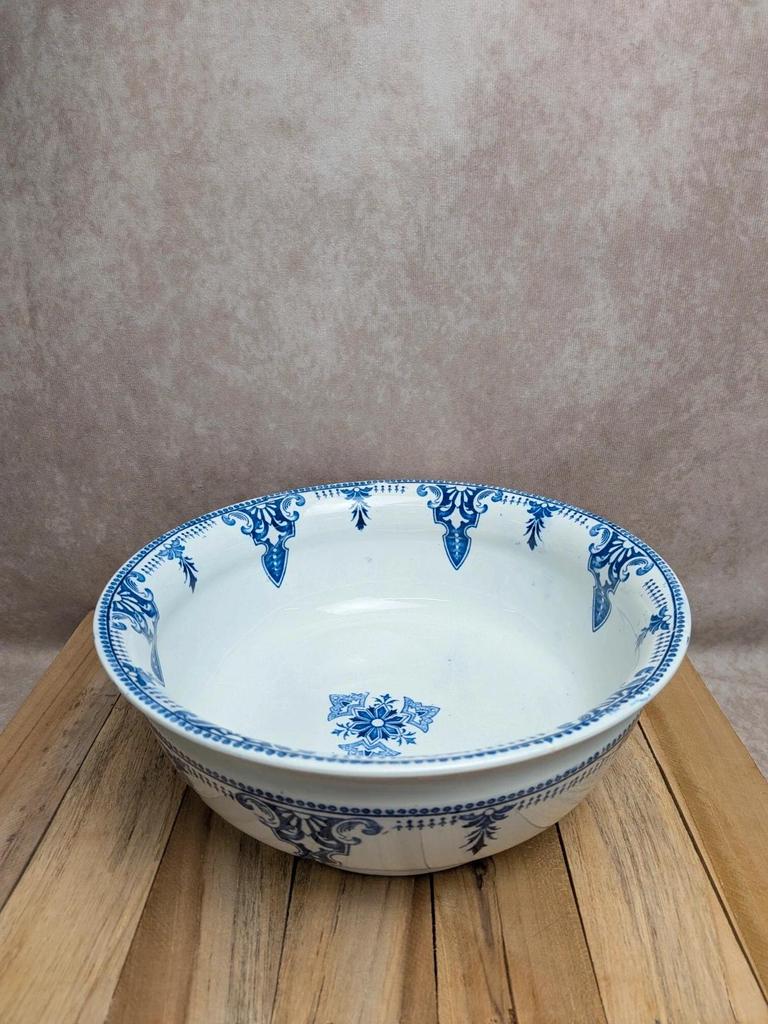 Saladier ancien en terre de fer Lunéville modèle Petersbourg bleu