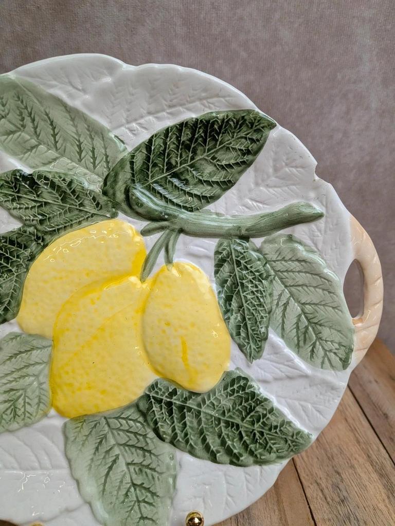 Assiette ancienne en barbotine motif citrons