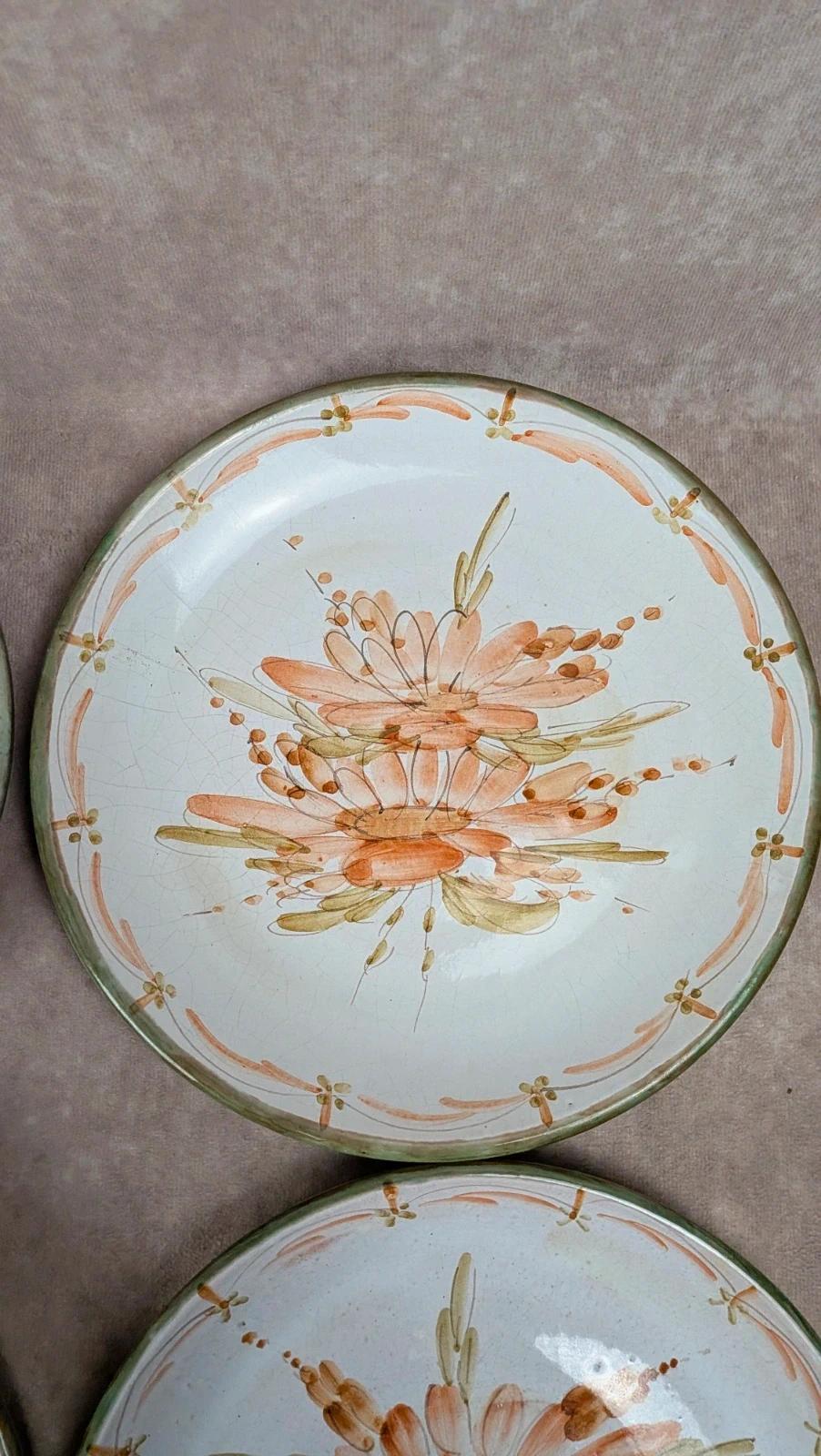 Lot de 6 assiettes plates artisanales signées Maïté – décors peints à la main