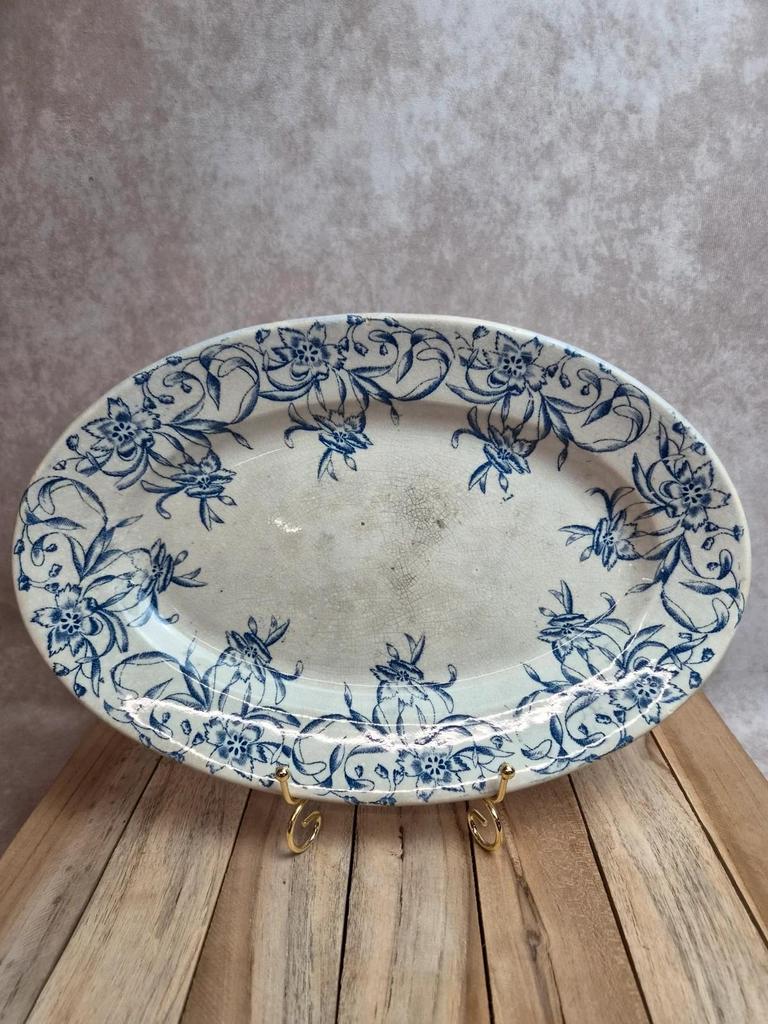 Plat ovale ancien Terre de fer bleu décor floral – 34 cm