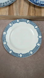 Lot de 3 assiettes anciennes en terre de fer – dépareillées bleu & blanc