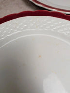 Lot de 4 grandes assiettes anciennes faïence liseré rouge festonné