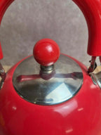 Bouilloire vintage rouge en acier inoxydable – 2,5 L