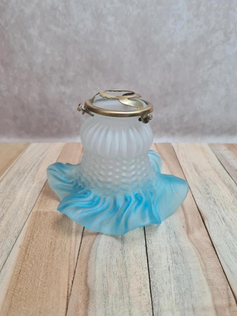 Abat-jour ancien en verre dépoli aux délicats bords bleus 💙