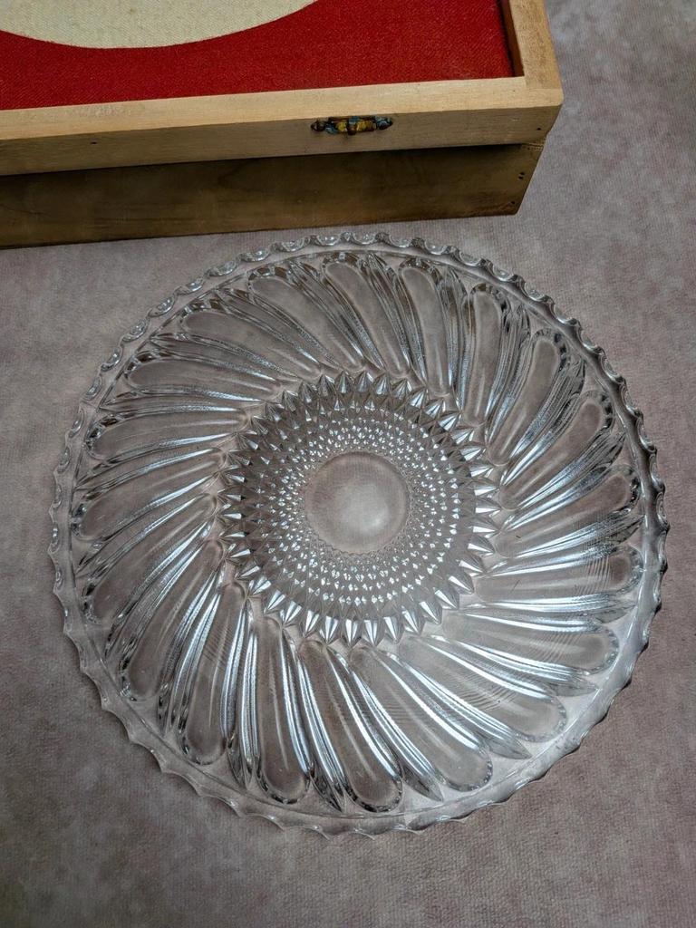 Ensemble vintage dessous de plat et dessous de bouteille en verre dans coffret en bois