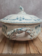 Soupière terre de fer ancienne décor bleu floral modèle Julien attribuée Grand Dépôt Paris