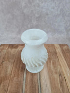 Vase ancien en albâtre blanc