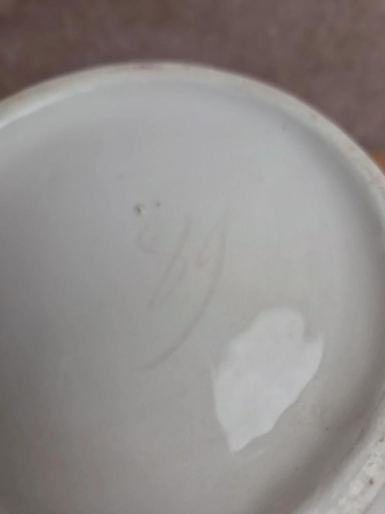 Ancien broc de toilette porcelaine de Paris Xixe décor doré