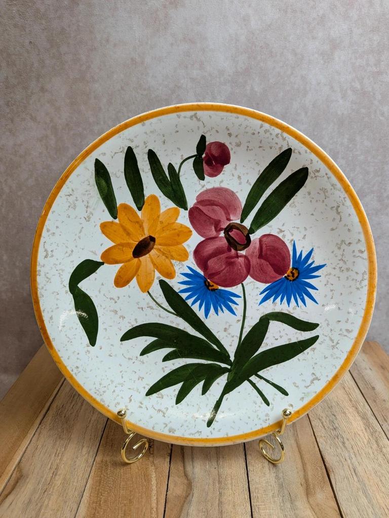 Assiette ancienne en céramique à décor floral polychrome – Vintage