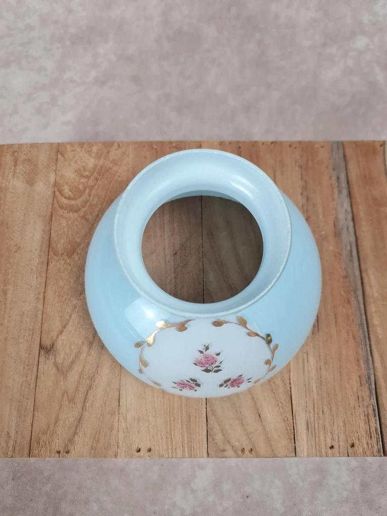 Abat - jour ancien en opaline bleue décor roses 🌸