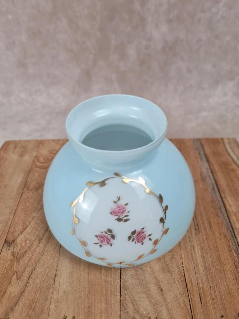 Abat - jour ancien en opaline bleue décor roses 🌸