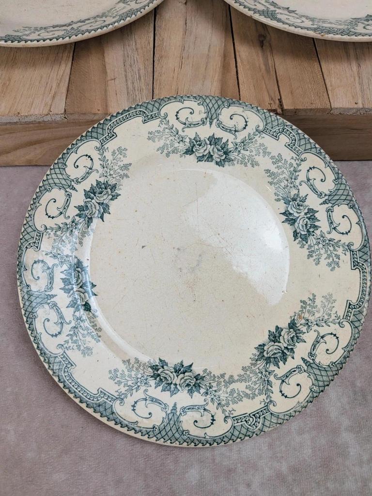Lot de 3 assiettes plates anciennes en terre de fer des Établissements Debray, service Clichy