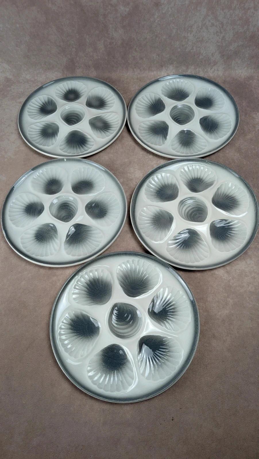 Lot de 5 assiettes à coquillages – moules en relief – faïence vintage
