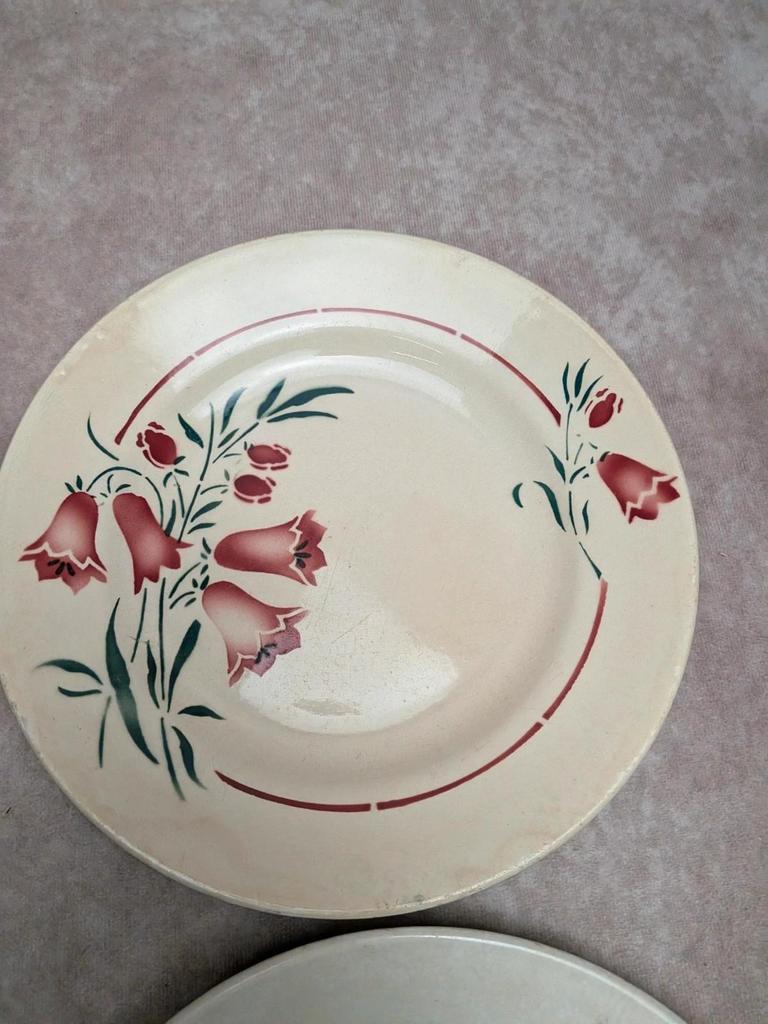 Assiettes plates terre de fer L’amandinoise Peg