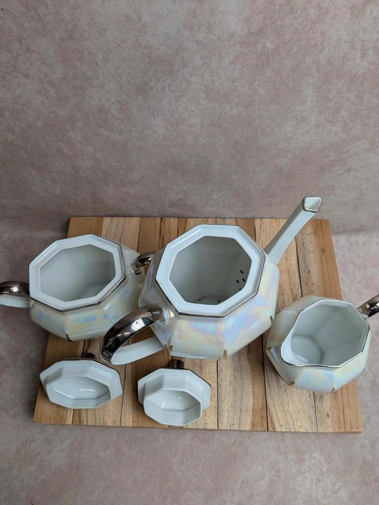 Service à café Art déco Limoges Unique signé Pailles – 27 pièces en porcelaine irisée