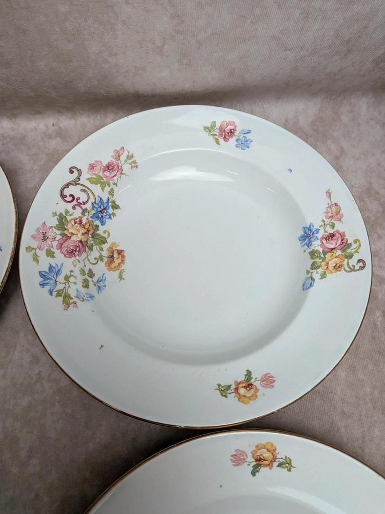 Lot de 8 assiettes creuses anciennes Faïencerie d’onnaing