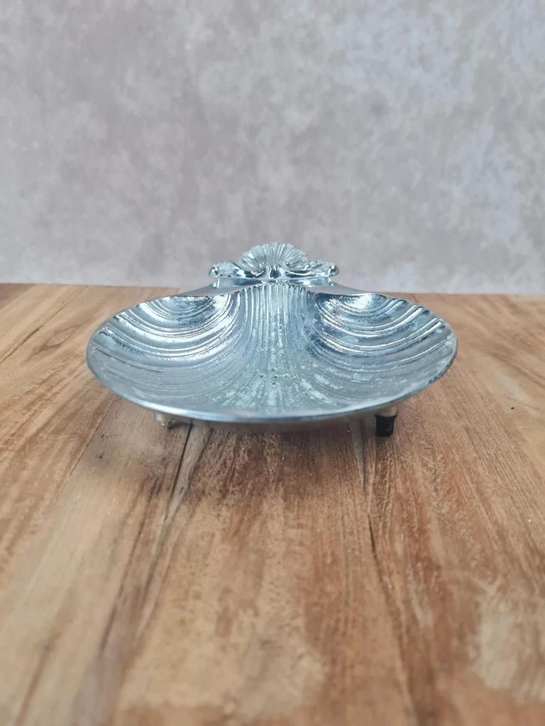 Porte-savon vintage en métal argenté – coquille décorative
