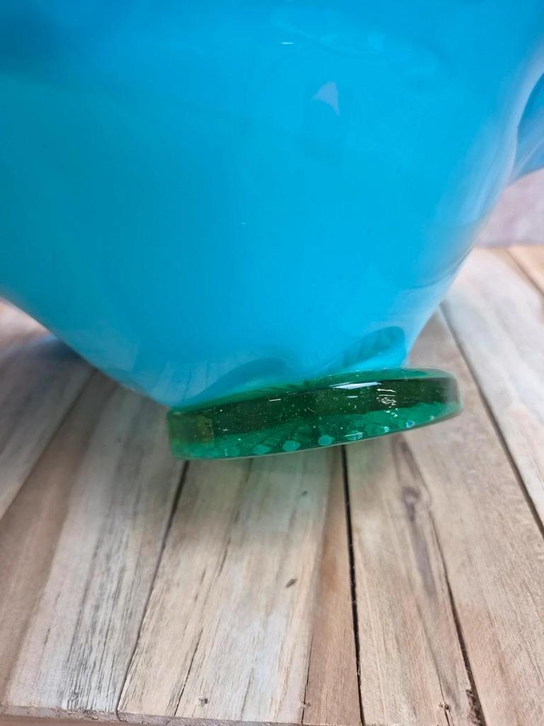Grande coupe vintage en verre soufflé turquoise – style Murano – fleur appliquée