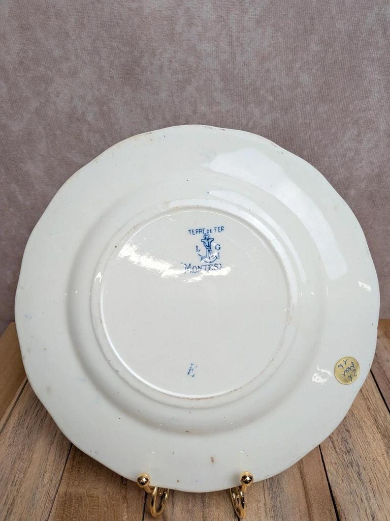 Assiette ancienne en terre de fer Clairefontaine, modèle Montespan