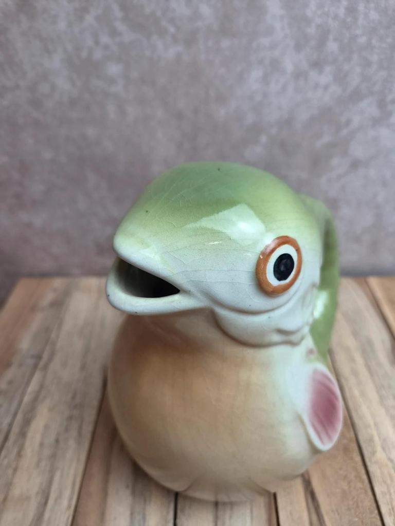 Pichet poisson vintage en barbotine polychrome – Carafe zoomorphe