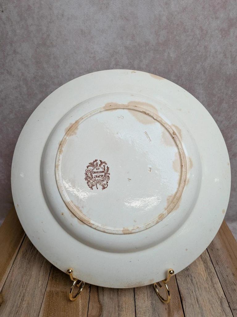 Plat ancien en terre de fer Jules Vieillard Bordeaux modèle Chasseur