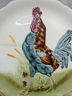 Assiette ancienne Terre de Fer Choisy-le-roi Hb – Coq polychrome en barbotine