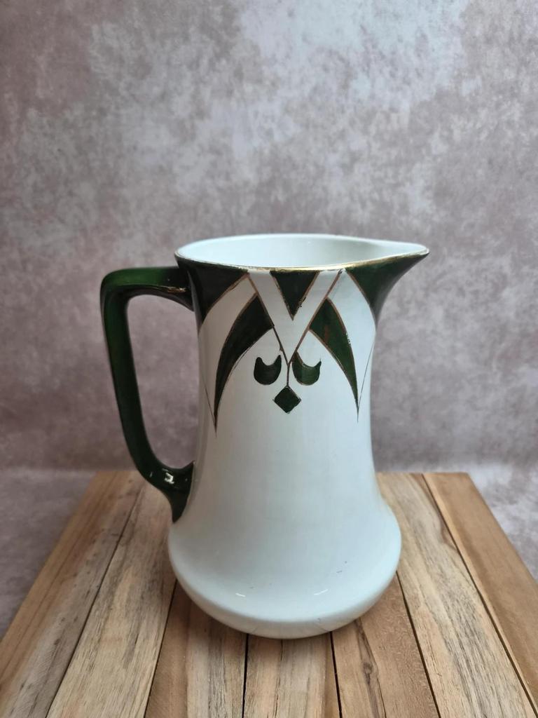 Ancien broc de toilette Art déco – Décor géométrique vert et doré – Vase vintage