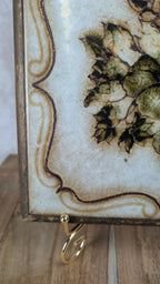 Ancien dessous de plat en faïence sur support bois