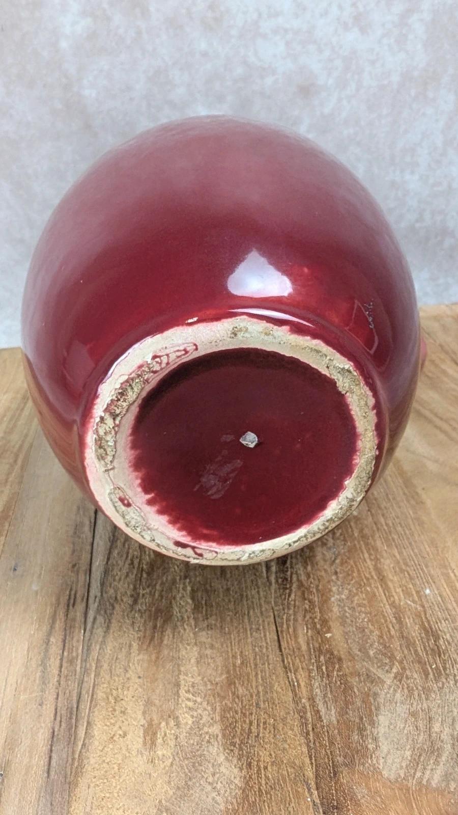 Ancien pichet en faïence rouge sang - de - bœuf style Vallauris / Sarreguemines
