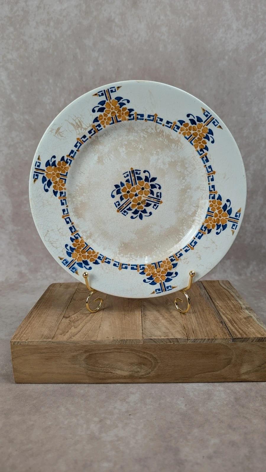 Ancien plat sur pied Moulin des Loups – modèle fleurettes