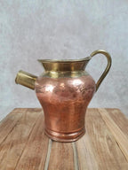 Ancien pot verseur en cuivre et laiton