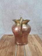 Ancien pot verseur en cuivre et laiton