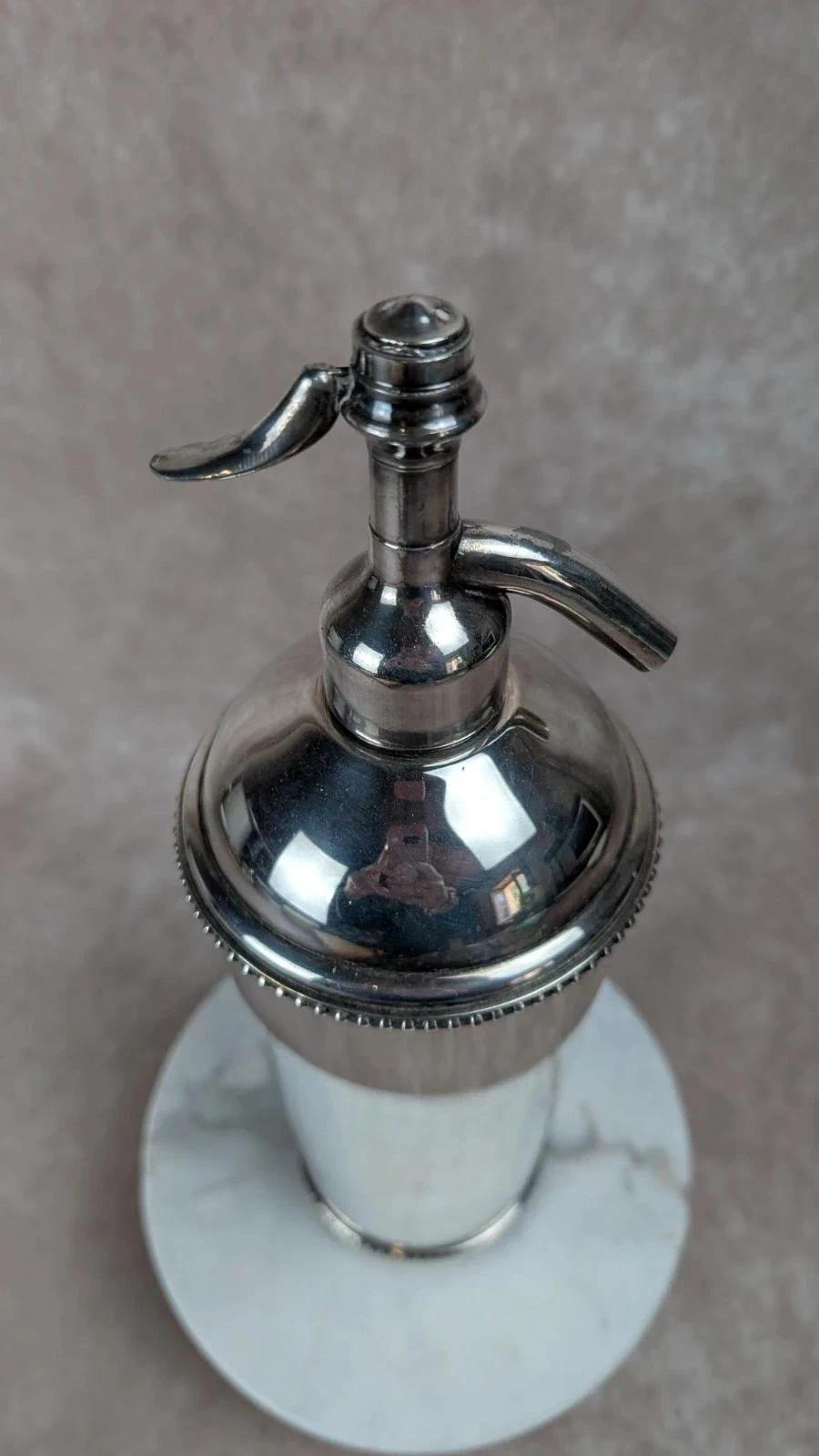 Ancien siphon à soda en métal argenté