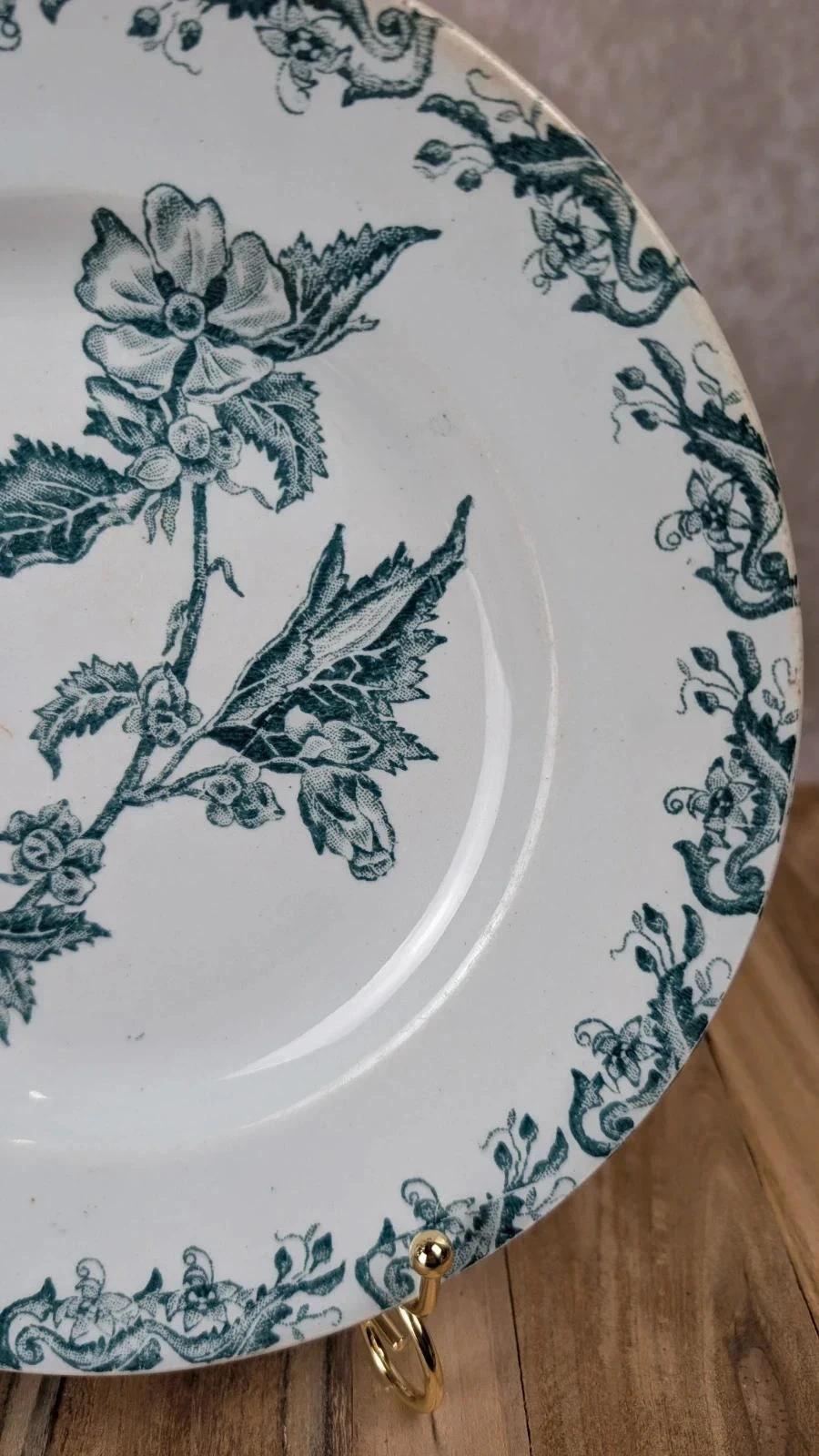 Ancienne assiette en terre de fer Saint - amand modèle “richelieu”